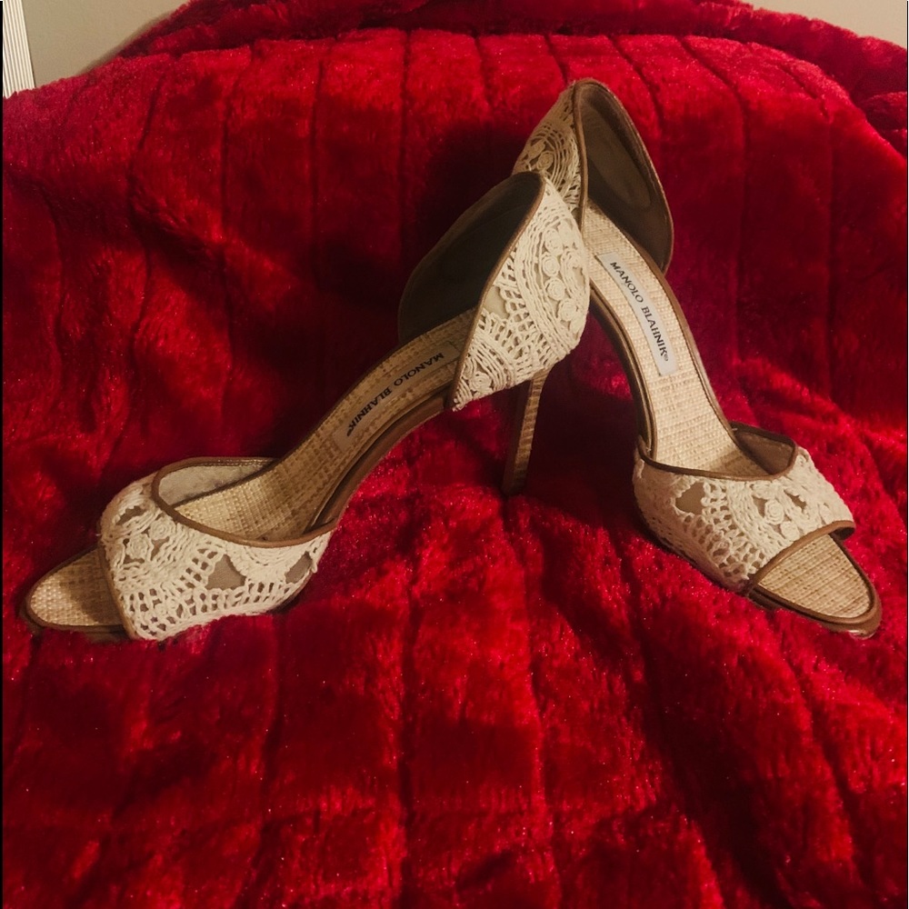 Manolo Blahnik 3-1/2 inch heel shoes
